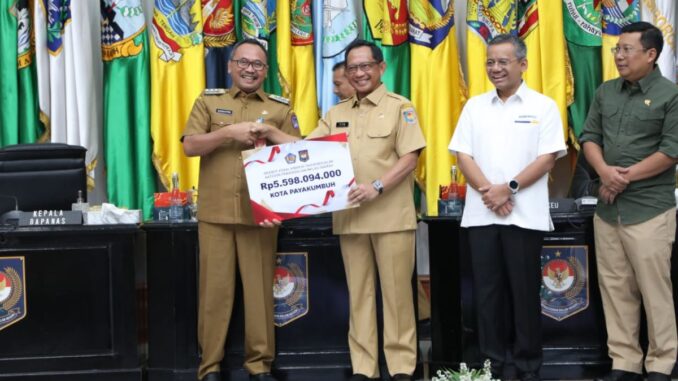 Pemko Payakumbuh raih capaian terbaiknya, sehingga menerima dana insentif fiskal Rp. 5.598.094.000,-