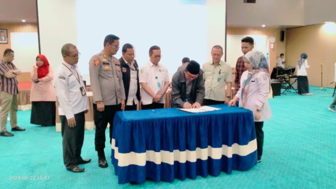 Penandatanganan PKS dengan RSUP M Djamil terkait pemeriksaan kesehatan paslon Pilkada 2024.
