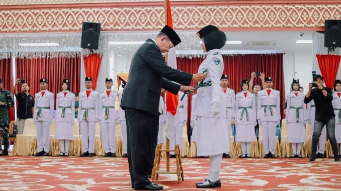 Pengukuhan 73 anggota Paskibraka oleh Bupati Pessel.