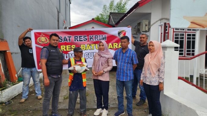 Sat Reskrim Polres Batu Bara jumat barokah memberikan tali kasih kepada masyarakat.