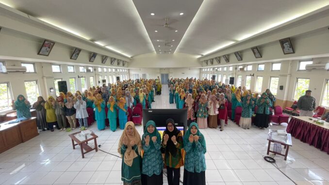 429 Kader PKK mengikuti workshop aplikasi Identitas PKK Mahkota.