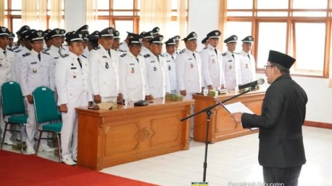 75 wali nagari dan BPRN se-Tanah Datar diperpanjang masa tugasnya dari 6 tahun menjadi 8 tahun.