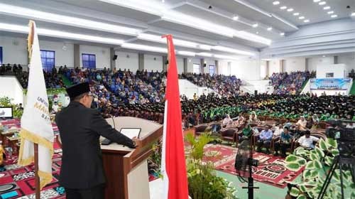 Acara wisuda UIN Muhammad Yunus Batusangkar.