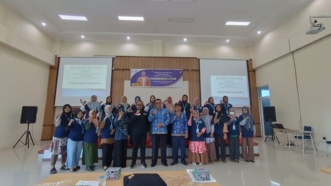 BP3MI Sumbar bersama Disperinaker Lima Puluh Kota menggelar pelatihan merajut untuk Purna PMI.