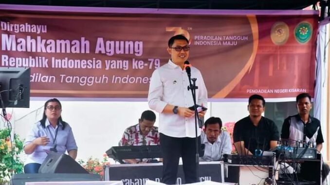 Penjabat Bupati Batu Bara H. Heri Wahyudi Marpaung S. STP, M.AP saat menghadiri Acara Hari Ulang Tahun (HUT) Dirgahayu Mahkamah Agung (MA) Republik Indonesia Ke - 79 Tahun di Pengadilan Negeri Kisaran.