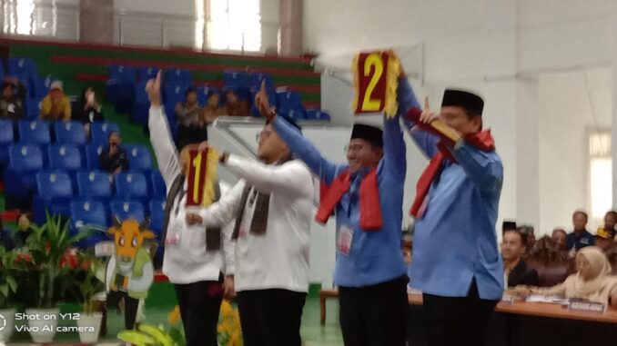 KPU Tanah Datar melaksanakan sidang pleno terbuka pengundian nomor urut Calon Bupati Dan Wakil Bupati Tanah Datar dalam Pilkada Serentak Tahun 2024.