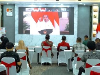 Penjabat (Pj) Bupati Batu Bara Nizhamul, S.E, M.M., mengikuti Rapat Koordinasi (Rakor) Pengendalian Inflasi Daerah 2024 dan Tim Pengendalian Inflasi Daerah (TPID) Award Secara Virtual di Aula Rumah Dinas Bupati.