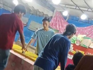 Permainan yang diduga berbau perjudian di Pasar Malam di Desa Petatal.