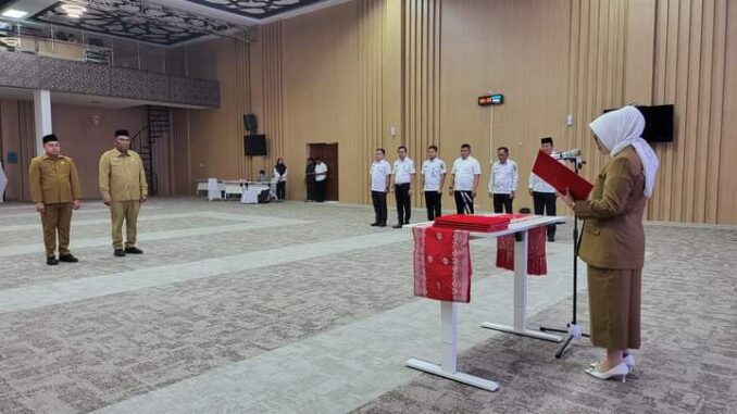 Pj. Bupati Batu Bara H. Heri Wahyudi Marpaung, S.STP, M.AP., (diwakilkan Kepada Sekretaris Daerah Kabupaten Batu Bara Norma Deli Siregar), secara resmi melantik dua Pejabat Administrator di lingkungan Pemkab Batu Bara.