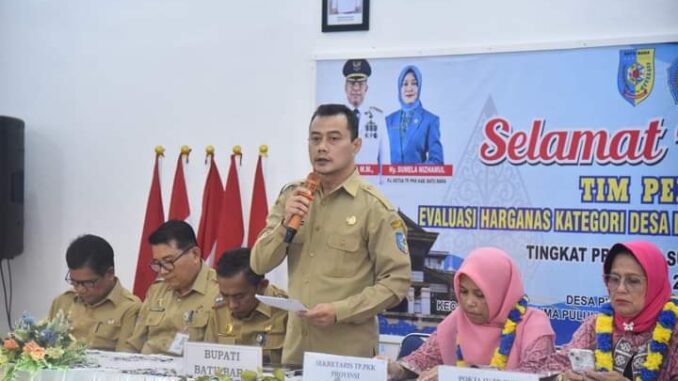 Tim Evaluasi TP PKK Provinsi Sumatera Utara melakukan evaluasi dalam rangka pelaksanaan penilaian desa percontohan Lingkungan bersih dan sehat (LBS) tingkat Provinsi Sumatera Utara di Desa Pulau Sejuk Kecamatan Datuk Lima Puluh.