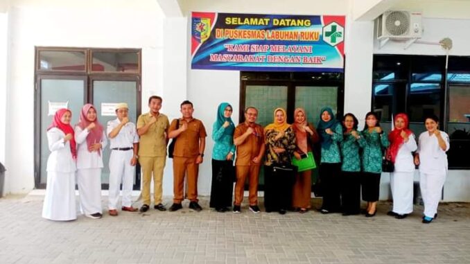 Tim Penggerak PKK Sumatera Utara melakukan monitoring pada instansi percontohan pelaksana IVA (Inspeksi Visual Asam Asetat) Test di Kantor Camat Talawi.