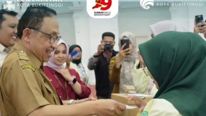 Pemko Bukittinggi menggelar pelatihan untuk Pilar Sosial se Kota Bukittinggi.