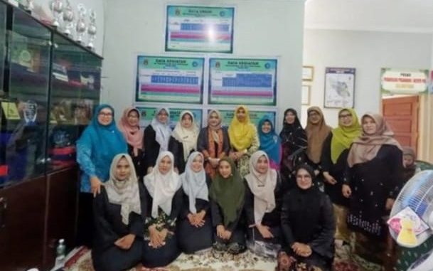 Pjs Katua TP PKK Kota Bukittinggi menggelar silaturahmi bersama anggota TP PKK Kota Bukittinggi.