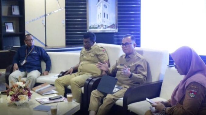 Pjs Wako Bukittinggi minta TPID dan SKPD terkait untuk menyamakan persepsi serta strategi yang terbaik untuk penginputan data harga barang.