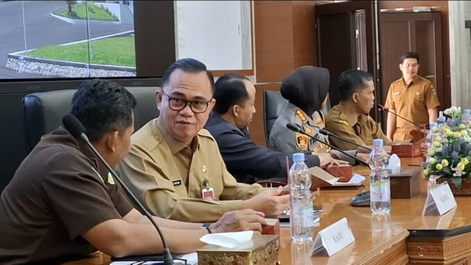 Pjs Wako kembali tegaskan ASN untuk netral, warga jangan terpancing isu negatif.Pjs Wako kembali tegaskan ASN untuk netral, warga jangan terpancing isu negatif.