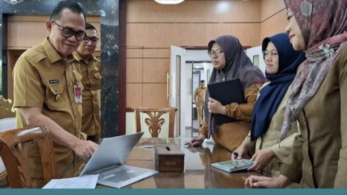 Pjs Wali Kota konsen terhadap bidang pariwisata, karena Bukittinggi masuk 10 besar kota pariwisata terfavorit untuk dikunjungi di Indonesia.