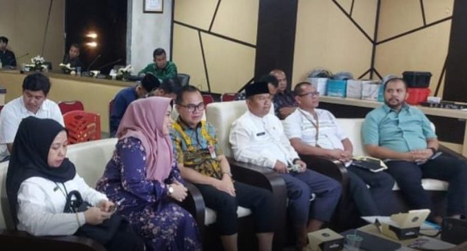 Pjs. Wako memimpin HLM dan Capacity Building TPID Kota Bukittinggi.