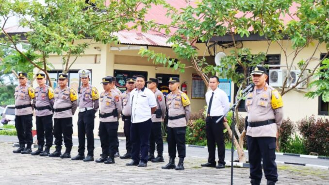 Kapolres Sawahlunto AKBP Purwanto Hari Subekti, S.Sos Pimpin Apel Pergeseran Pasukan.