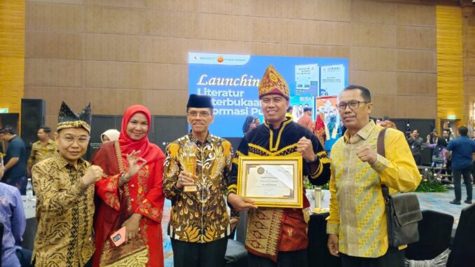 Nagari Simalanggang mendapatkan juara 2 nasional pada ajang Apresiasi Keterbukaan Informasi Desa 2024.