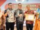 Pemerintah Provinsi berikan penghargaan Produktivitas Siddhakarya 2024 kepada Pjs Wali Kota Bukittinggi.