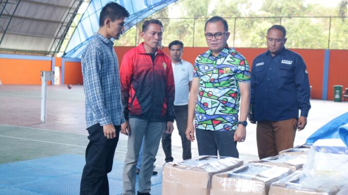 Pjs Wako Bukittinggi saat melakukan monitoring tempat penyimpanan dan kesiapan logistik Pilkada 2024.