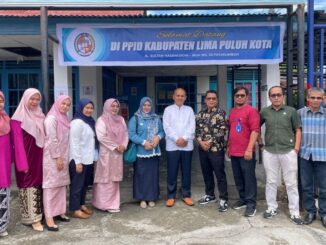 Tim Visitasi KI menilai data yang disajikan Pemkab Limapuluh Kota sudah baik..jpg