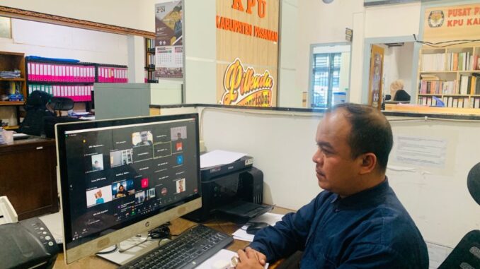 KPU Pasaman mengikuti Zoom Meeting tentang Uji Beban Pembaruan Laman JDIH.