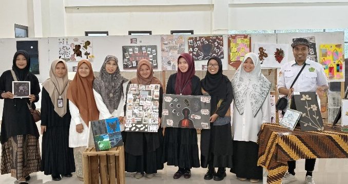UIN Mahmud Yunus Batusangkar menggelar Pameran Rupa dengan Tema “Escape”.
