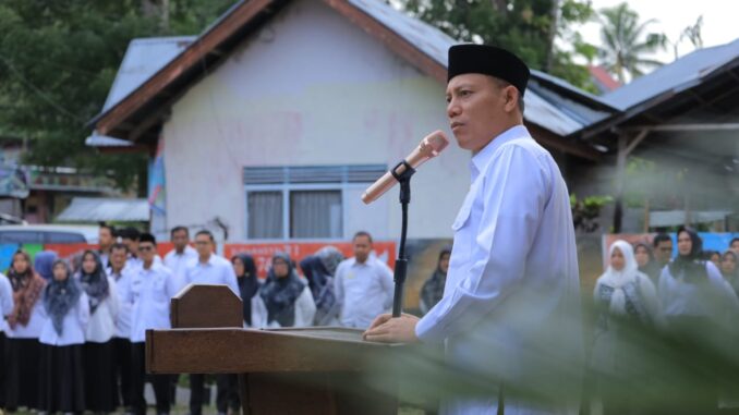 Bupati Sabar AS meminta pelayanan publik di Kecamatan Lubuk Sikaping makin meningkat.