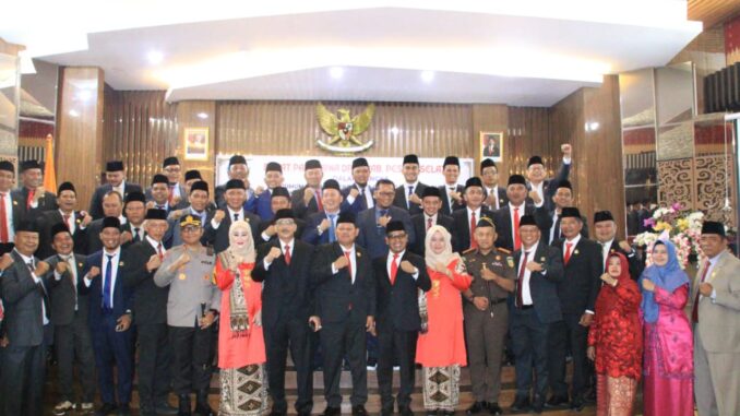 DPRD Pessel menggelar rapat paripurna Penetapan Bupati-Wakil Bupati Terpilih.