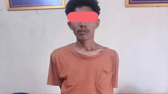 Pelaku pengedar narkoba jenis sabu yang ditangkap Polres Pesisir Selatan.