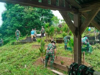 TMMD ke 123 membersihkan komplek pemakaman di Mentawai jelang bulan suci Ramadhan 1446 H.
