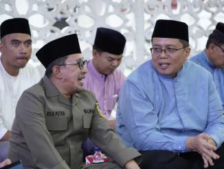 Bupati Eka Putra bersama Wakil Bupati Ahmad Fadly saat kegiatan berbuka puasa bersama dengan Wali Nagari dan Perwakilan Sanlitmas se Tanah Datar.