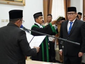 Bupati Eka Putra melantik Elizar,SH sebagai Pj. Sekda Tanah Datar.