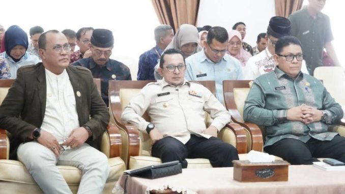 Bupati Eka Putra menerima penghargaan sebagai Pemda Tercepat Penyelesaian Rekonsiliasi Pajak Pusat Semester II Tahun 2024.