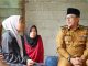 Bupati Eka Putra takziah ke rumah duka Almarhun Cinta Novita Sari di Nagari Sumanik.