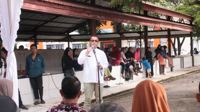 Pemerintah Kota Payakumbuh menggelar operasi pasar dan Gerakan Pangan Murah.