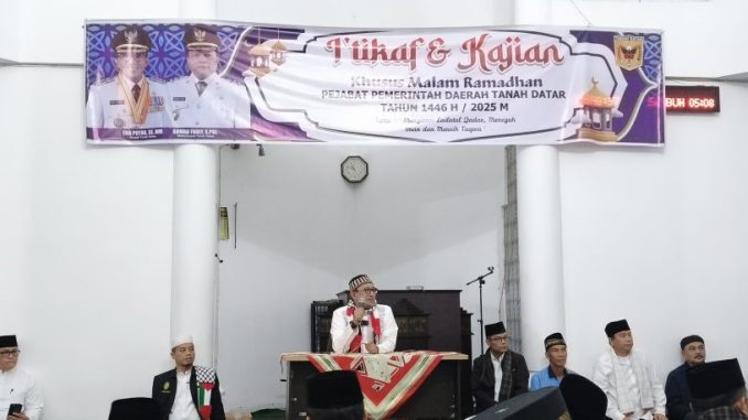 Seluruh Penjabat Pemkab Tanah Datar Sekda, Staf Ahli, Asisten, Kepala OPD dan Penjabat Eselon III mengikuti I’tikaf dan Kajian Khusus Bulan Ramadhan.