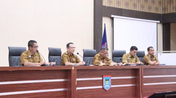 Wali Kota Payakumbuh saat memimpin rakor perdana.