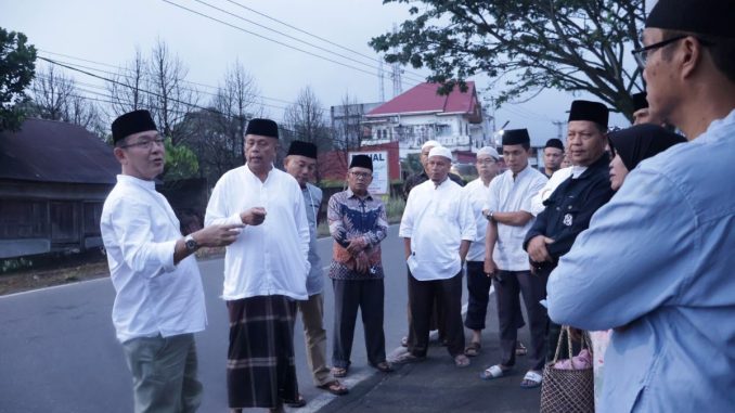 Wali Kota Payakumbuh saat meninjau kebersihan dan infrastruktur Kelurahan Tigo Koto Dibaruah.