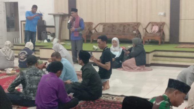 Wali Nagari Baringin Kecamatan Lima Kaum melaksanakan buka puasa bersama dengan Lembaga Unsur dan Tokoh Masyarakat.