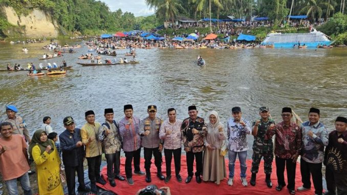 Penutupan Alek Bakajang oleh Bupati dan Wakil Bupati Limapuluh Kota.