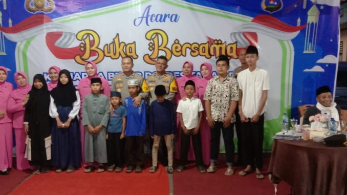 Polres Tanah Datar melaksanakan Sertijab 14 orang Perwira dan buka puasa bersama dengan Purnawirawan, Wirakawuri dan awak media.