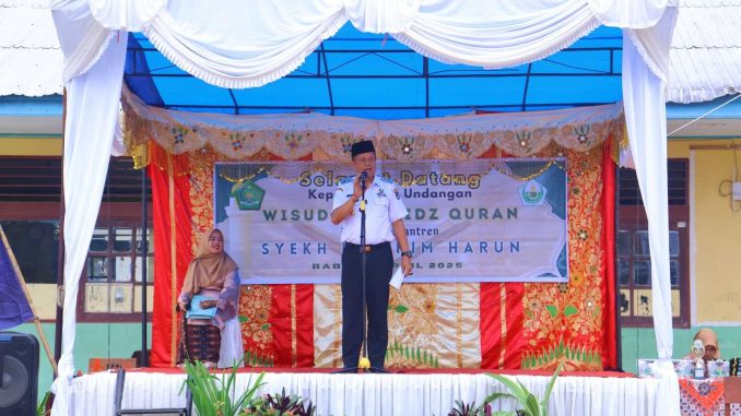 Wakil Wali Kota Payakumbuh Elzadaswarman menghadiri prosesi wisuda tahfiz di Pondok Pesantren Syekh Ibrahim Harun, Kelurahan Tiakar.