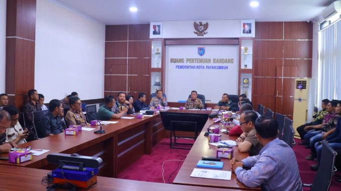 Wakil Wali Kota Payakumbuh Elzadaswarman memimpin rapat Forum Penataan Ruang.