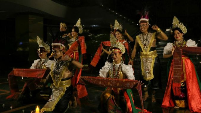 Wyndham Casablanca Jakarta Hotel saat rayakan Earth Hour 2025 dengan Pertunjukan Save the Earth – Preserve the Culture. (Dok. Istimewa)