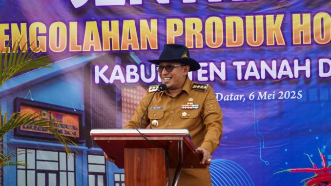 Bupati Tanah Datar Eka Putra meresmikan Sentra Industri Kecil dan Menengah (IKM) Pengolahan Produk Hortikultura di Kecamatan Salimpaung.