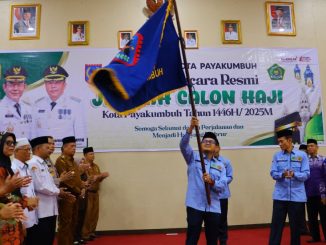 Wakil Wali Kota Payakumbuh Elzadaswarman bersama unsur Forkopimda dan Plh Kemenag Endra Rinaldi secara resmi melepas 194 Jamaah Calon Haji asal Payakumbuh.