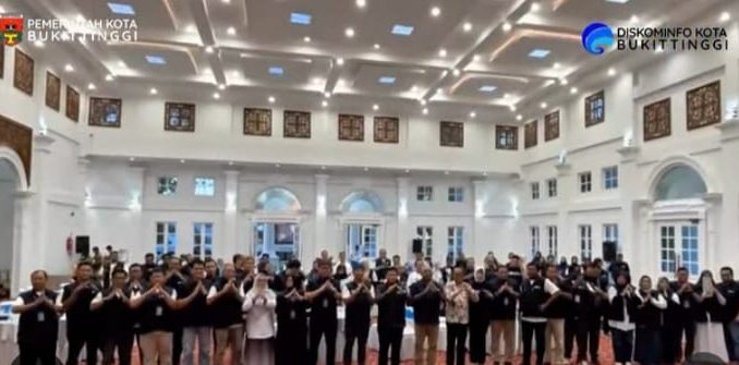 Peserta koordinasi nasional Forum Kepala Balai tekhnologi informasi dan komunitas pendidikan se Indonesia di Balairung rumah dinas Wako Bukittinggi.