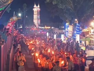 Ribuan peserta membawa obor dalam Pawai Taptu HUT RI ke-80 di Kota Bukittinggi.